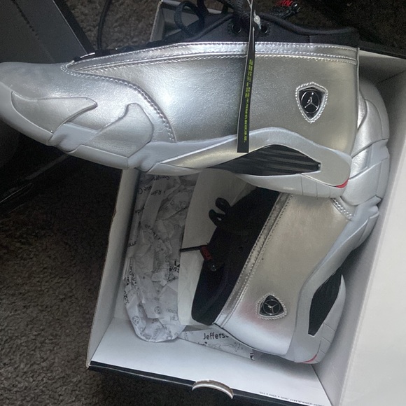 Size 9.5 women's matalic retro 14s - Picture 2 of 3